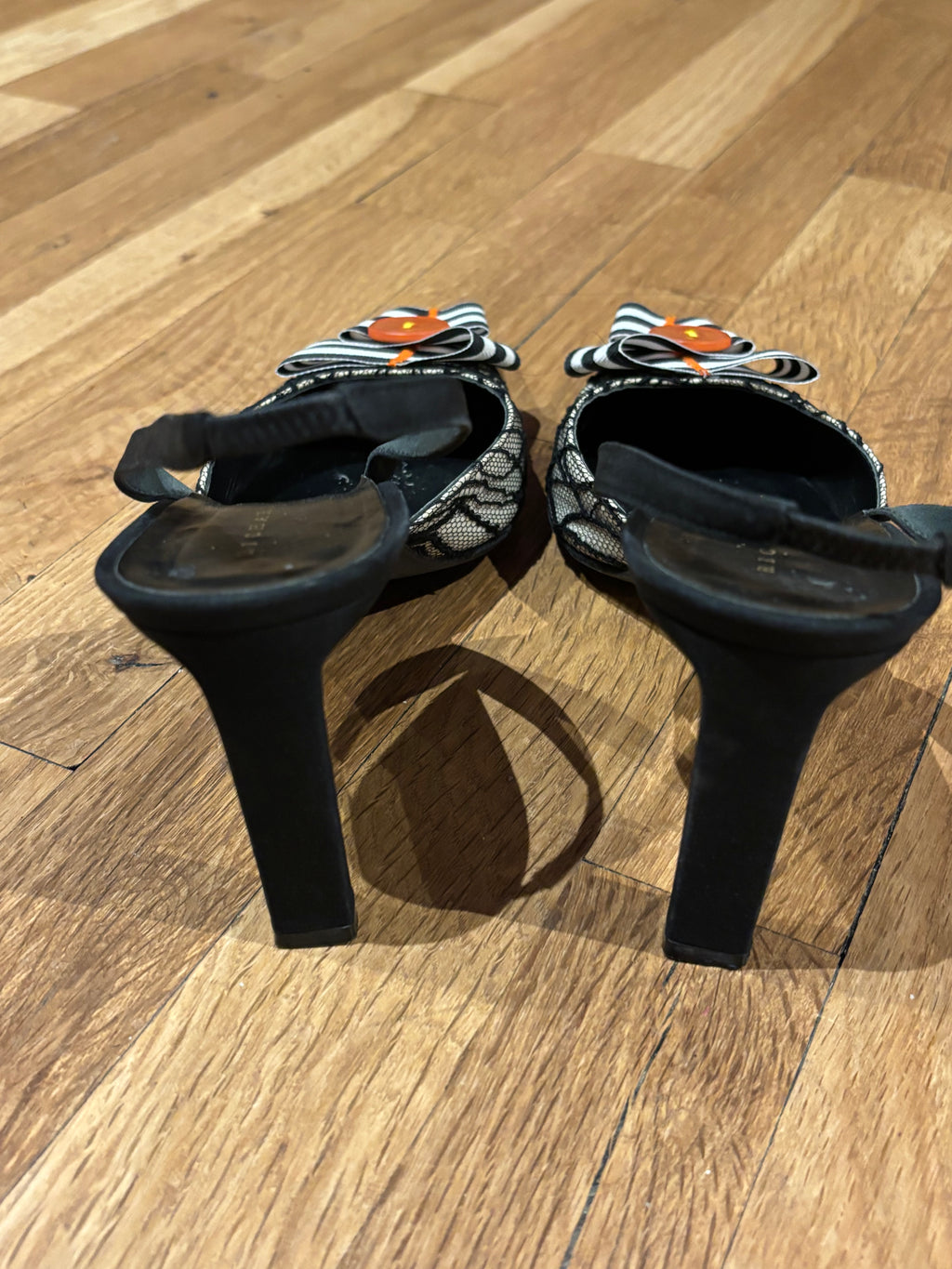 Richard Tyler Button sling backs. Size US 9